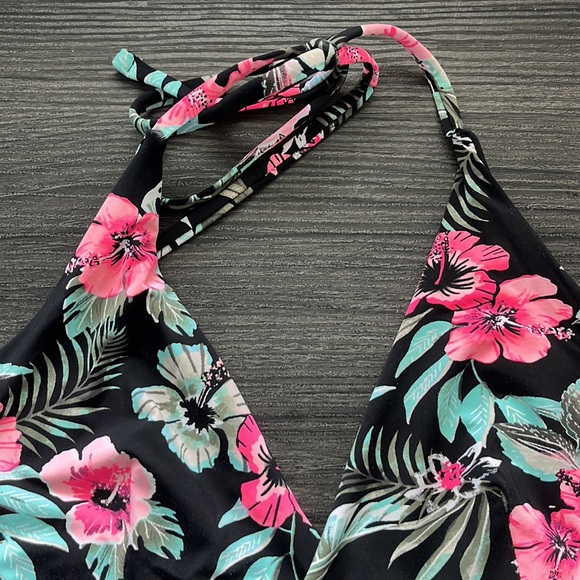 🌟5/$25 bikini top - Picture 4 of 6